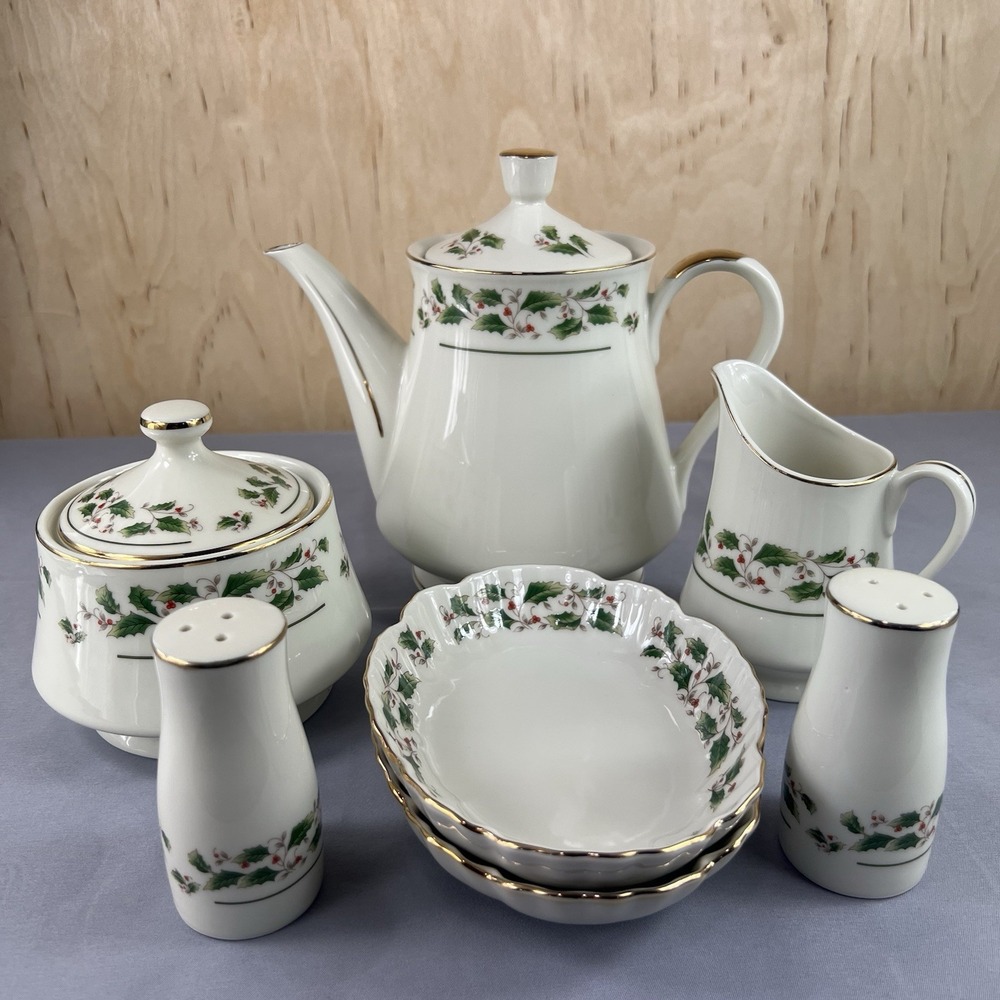Vintage Royal Limited Holly Holiday Fine China Japan Christmas Dishes
